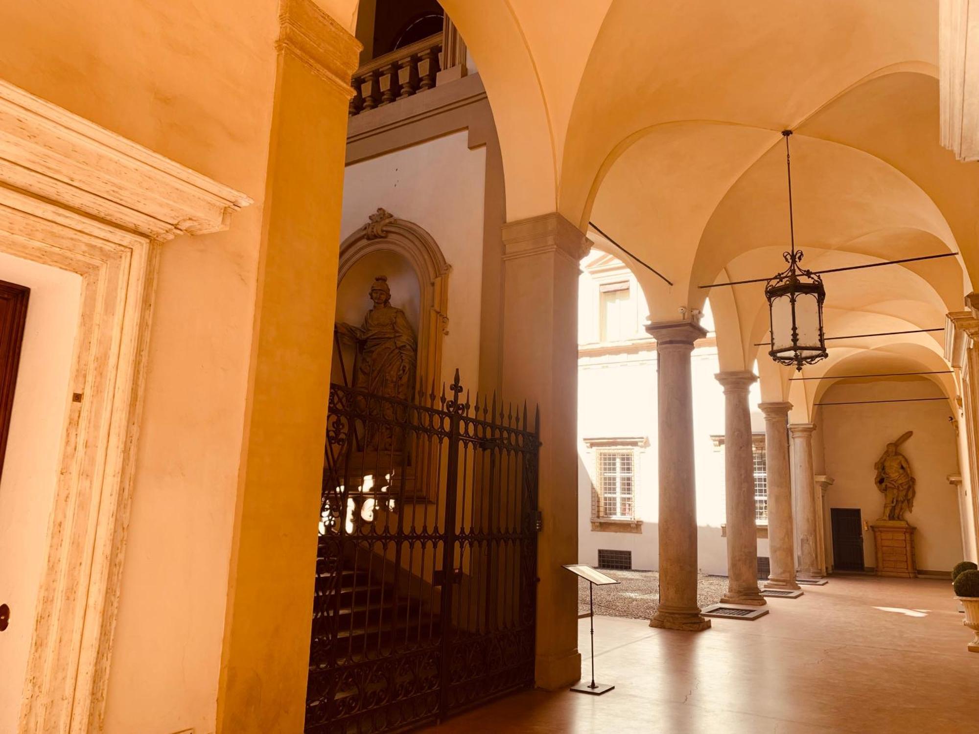 Tl Palazzo Fantuzzi — Photos 1
